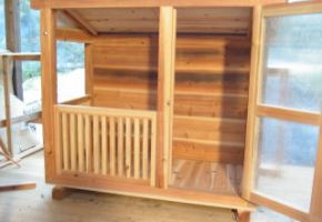 せっかく、犬小屋を用意したのに入りたがらないワンちゃんも時々居ます。そんなワンちゃんのために考えてみました。